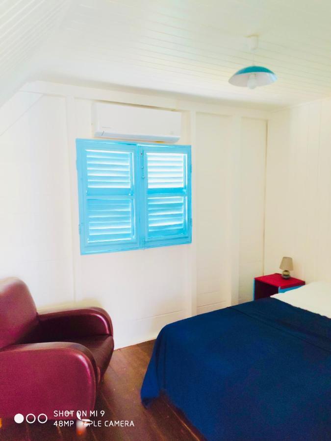 Location Maison Bleue Avec Piscine Privative Au Carbet Martinique Le Carbet Exterior foto